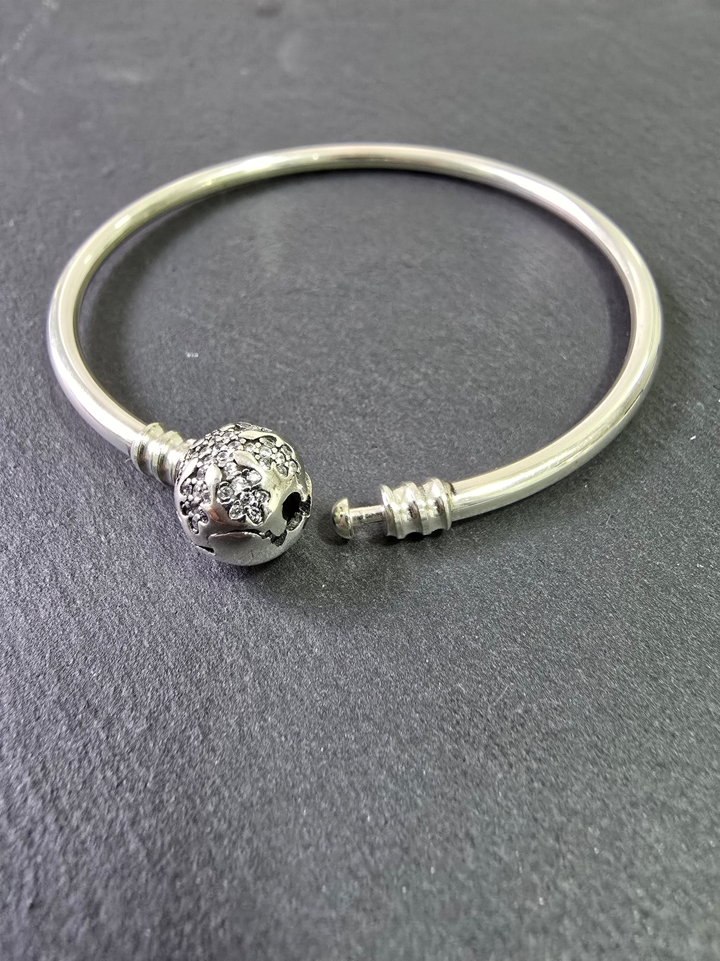 PULSERA PARA CHARM RÍGIDA